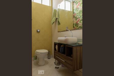 Casa à venda com 180m², 3 quartos e 2 vagasBanheiro