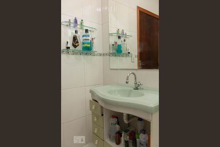 Casa à venda com 180m², 3 quartos e 2 vagasBanheiro