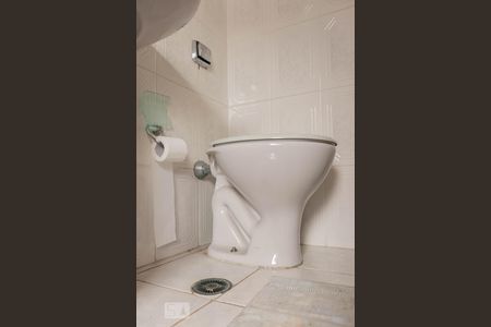 Casa à venda com 180m², 3 quartos e 2 vagasBanheiro de Serviço