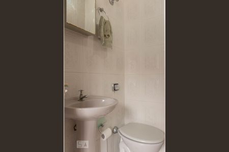 Casa à venda com 180m², 3 quartos e 2 vagasBanheiro de Serviço