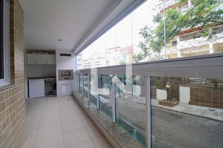Apartamento à venda com 120m², 4 quartos e 2 vagas Apartamento à venda com 120m², 4 quartos e 2 vagasVaranda