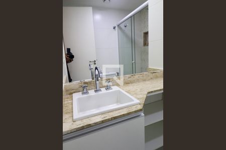 Apartamento à venda com 120m², 4 quartos e 2 vagas Apartamento à venda com 120m², 4 quartos e 2 vagasBanheiro Social