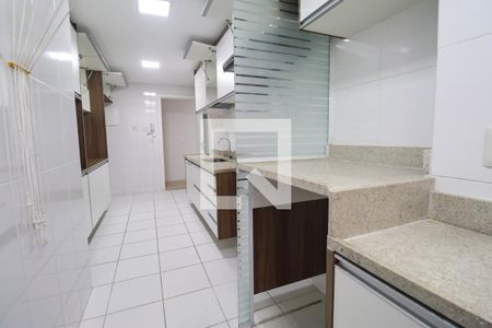 Apartamento à venda com 120m², 4 quartos e 2 vagas Apartamento à venda com 120m², 4 quartos e 2 vagasÁrea de Serviço