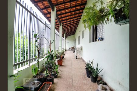 Casa à venda com 232m², 3 quartos e 3 vagasCorredor Acesso Área de Serviço - Quarto 3 