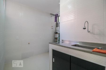 Apartamento à venda com 48m², 2 quartos e sem vaga Apartamento à venda com 48m², 2 quartos e sem vagaCozinha e Área de Serviço