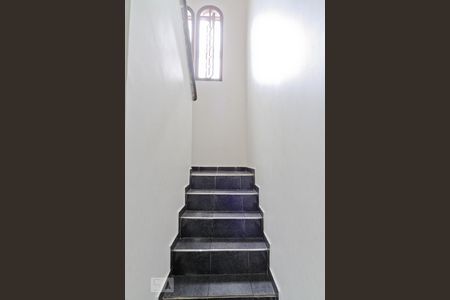 Casa à venda com 270m², 4 quartos e 3 vagasEscada