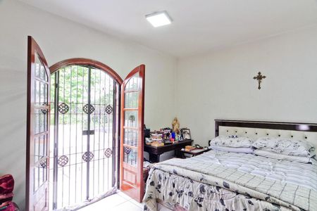 Casa à venda com 270m², 4 quartos e 3 vagasSuíte