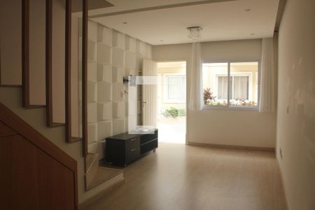 Casa de condomínio para alugar com 64m², 2 quartos e 2 vagasSala