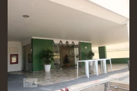 Apartamento à venda com 75m², 2 quartos e 1 vagaFachada e portaria