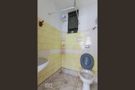 Banheiro de kitnet/studio para alugar com 1 quarto, 25m² em Centro Histórico, Porto Alegre