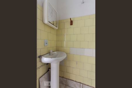 Banheiro de kitnet/studio para alugar com 1 quarto, 25m² em Centro Histórico, Porto Alegre