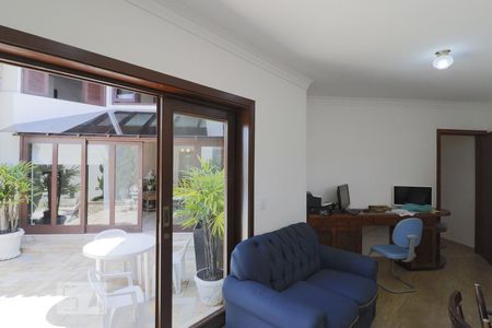 Casa à venda com 490m², 3 quartos e 6 vagasEscritório 1