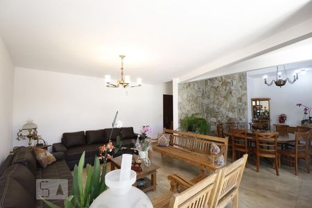 Casa à venda com 490m², 3 quartos e 6 vagasSala