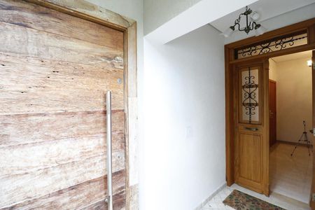 Entrada de casa à venda com 3 quartos, 490m² em Chácara Monte Alegre, São Paulo