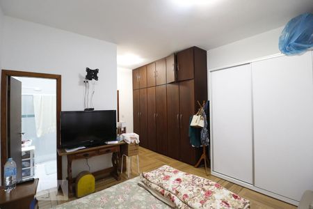 Suíte 1 de casa à venda com 3 quartos, 490m² em Chácara Monte Alegre, São Paulo