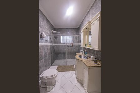 Casa à venda com 357m², 4 quartos e 4 vagasBanheiro Social