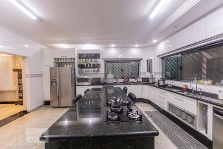 Casa à venda com 357m², 4 quartos e 4 vagasCozinha