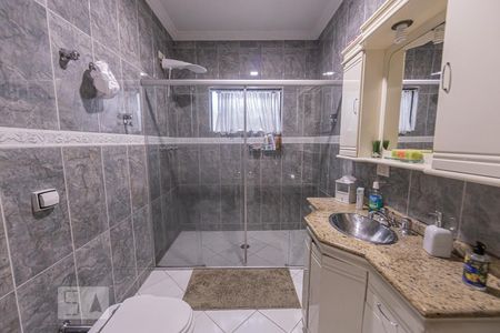 Casa à venda com 357m², 4 quartos e 4 vagasBanheiro Social