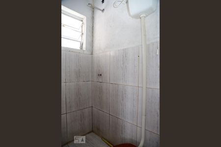 Banheiro de kitnet/studio para alugar com 1 quarto, 48m² em Jardim Irapua, Taboão da Serra