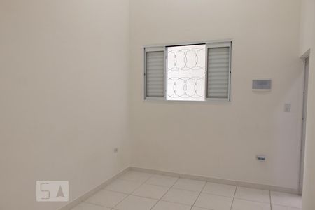 Sala/Quarto de casa para alugar com 1 quarto, 40m² em Jardim das Laranjeiras, São Paulo
