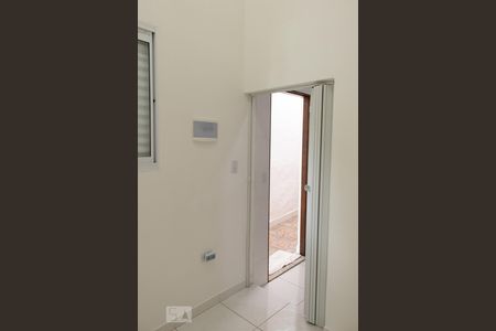 Sala/Quarto de casa para alugar com 1 quarto, 40m² em Jardim das Laranjeiras, São Paulo