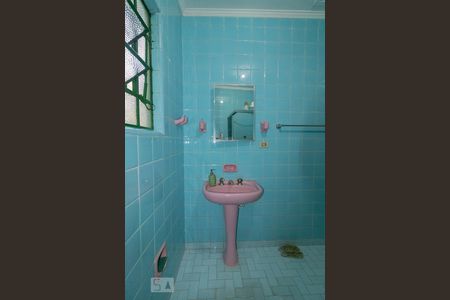 Casa à venda com 195m², 3 quartos e 2 vagasBanheiro