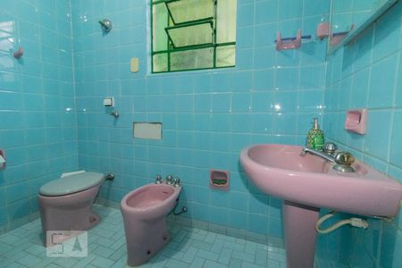 Casa à venda com 195m², 3 quartos e 2 vagasBanheiro