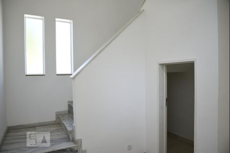Casa à venda com 650m², 4 quartos e 4 vagasEscada 