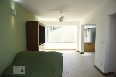 Sala de casa à venda com 4 quartos, 650m² em Pechincha, Rio de Janeiro