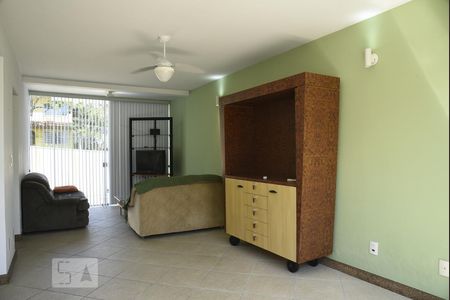 Sala de casa à venda com 4 quartos, 650m² em Pechincha, Rio de Janeiro
