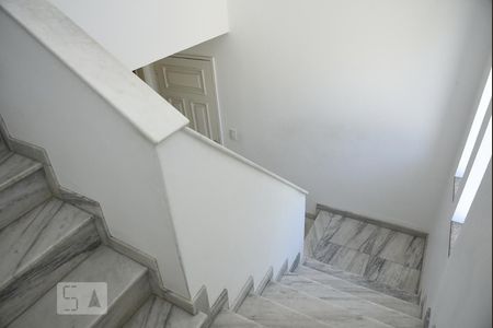 Casa à venda com 650m², 4 quartos e 4 vagasEscada 