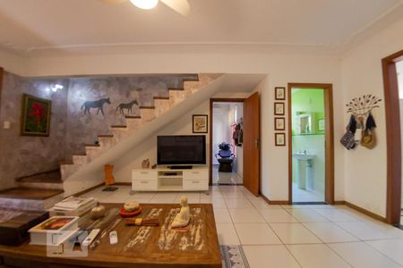 Sala de Estar de casa à venda com 4 quartos, 400m² em Jardim Sao Pedro, Porto Alegre