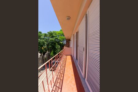 Casa à venda com 400m², 4 quartos e 2 vagasSacada dos quartos 2 e 3'