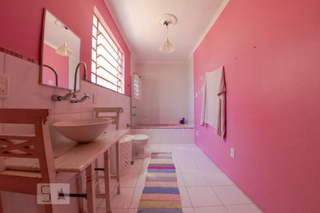 Casa à venda com 400m², 4 quartos e 2 vagasBanheiro 2