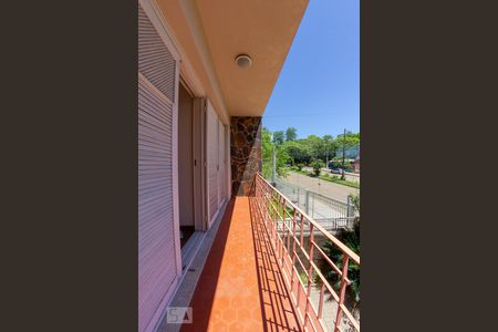 Casa à venda com 400m², 4 quartos e 2 vagasSacada dos quartos 2 e 3