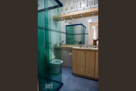 Banheiro de apartamento à venda com 2 quartos, 77m² em Copacabana, Rio de Janeiro