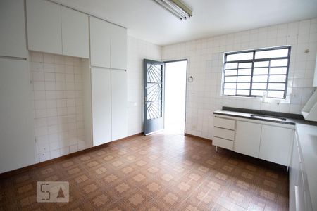 Casa à venda com 100m², 3 quartos e 3 vagas Casa à venda com 100m², 3 quartos e 3 vagasCozinha