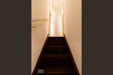 Escada de casa para alugar com 2 quartos, 74m² em Vila Mariana, São Paulo