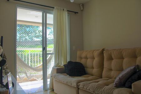 Sala de apartamento para alugar com 3 quartos, 70m² em Jardim Maria Rosa, Taboão da Serra
