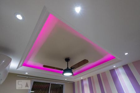 Apartamento para alugar com 62m², 3 quartos e 1 vagaQuarto 2 - Detalhe das luminárias