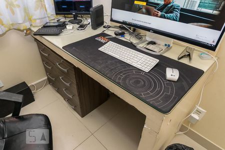 Apartamento para alugar com 62m², 3 quartos e 1 vagaQuarto 1 - Mesa com gaveteiro