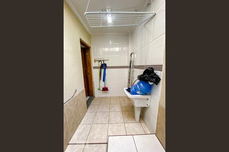 Casa de condomínio à venda com 97m², 2 quartos e 2 vagasLavanderia