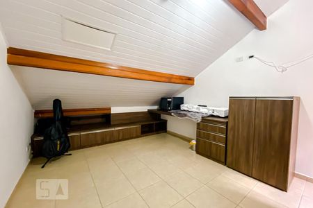 Casa de condomínio à venda com 97m², 2 quartos e 2 vagasSótão lado Direito
