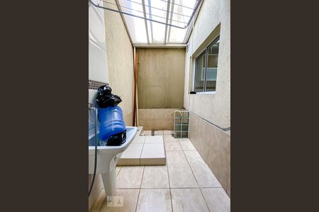 Casa de condomínio à venda com 97m², 2 quartos e 2 vagasLavanderia