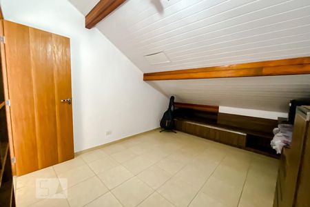 Casa de condomínio à venda com 97m², 2 quartos e 2 vagasSótão lado Direito