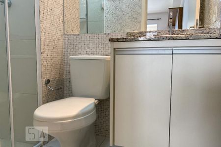 Banheiro  de kitnet/studio para alugar com 1 quarto, 42m² em Melville Empresarial Ii, Barueri