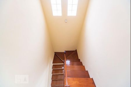 Casa à venda com 180m², 3 quartos e 5 vagasEscada