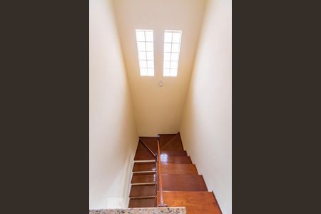 Casa à venda com 180m², 3 quartos e 5 vagasEscada