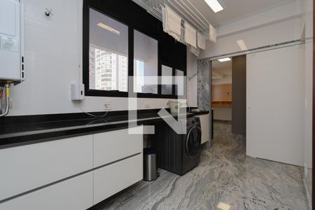 Apartamento à venda com 228m², 4 quartos e 3 vagas Apartamento à venda com 228m², 4 quartos e 3 vagasÁrea de serviço