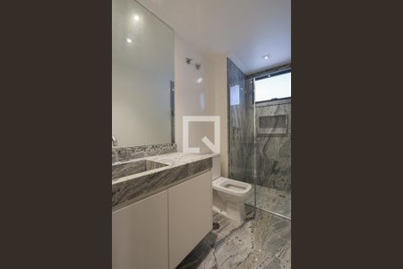 Apartamento à venda com 228m², 4 quartos e 3 vagas Apartamento à venda com 228m², 4 quartos e 3 vagasBanheiro da Suíte 3